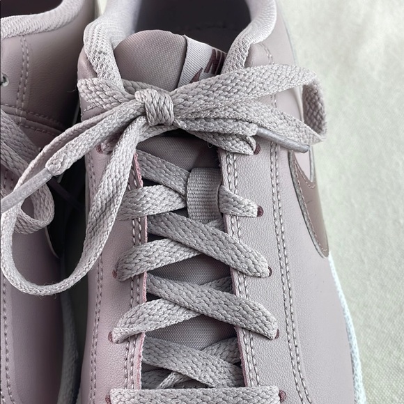 Nike Women's Pink Sneakers Size 8.5 - Picture 4 of 7